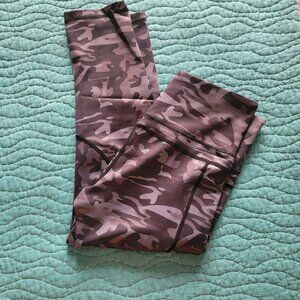 ZYIA Black Camo Metallic Pocket Light n Tight Hi Rise Capri 20" Legging